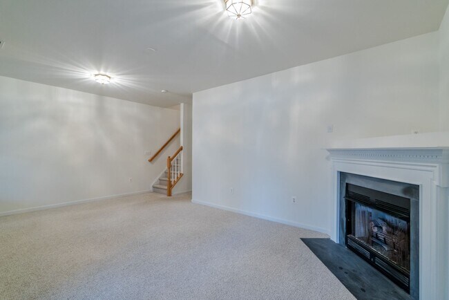 Building Photo - Sun-Filled And Spacious 3 Bedroom 2.5 Bath...