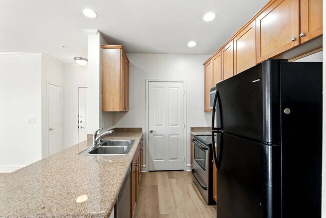 Building Photo - 22681 Oakgrove, 225