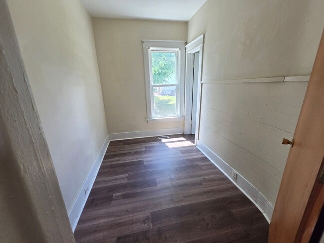 Building Photo - Lower 3 bedroom unit