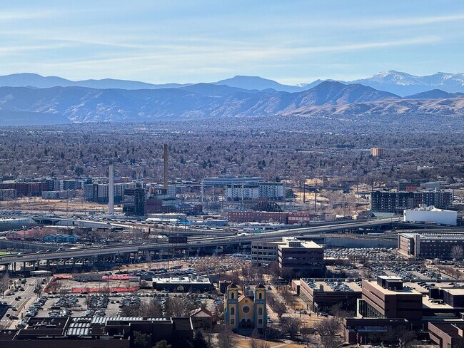 Building Photo - 35th Floor Downtown Denver Condo | 1 Bed | Private Balcony | Mountain Views