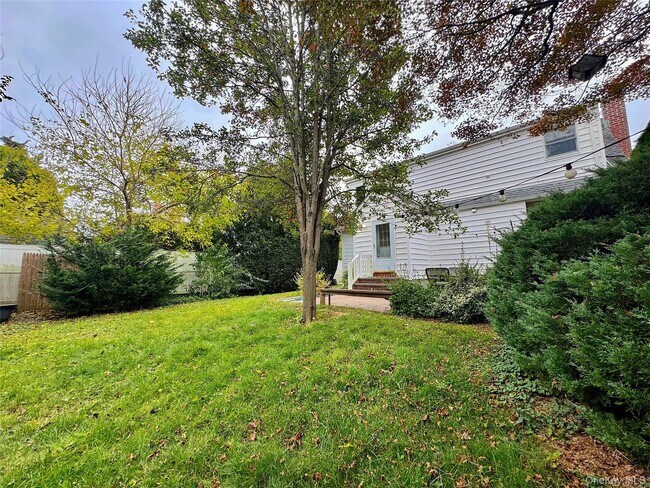 Building Photo - 14 Cherry St