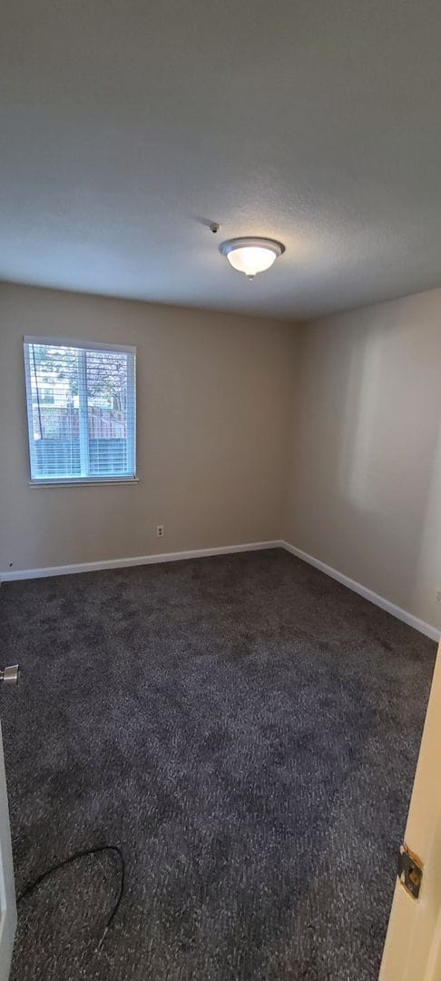 Building Photo - 3 Bedroom Condo in great Location Available Soon!