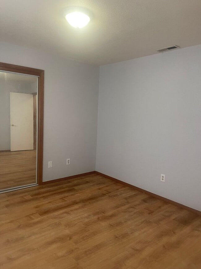 Building Photo - 651 Country Oak Dr