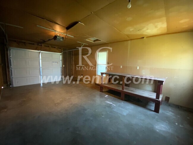 Building Photo - 206 Fourteenth E (g)-