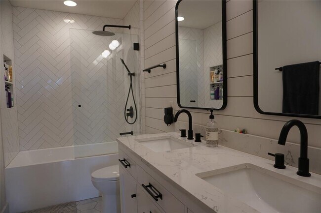 Building Photo - 8604 Capitol View Dr