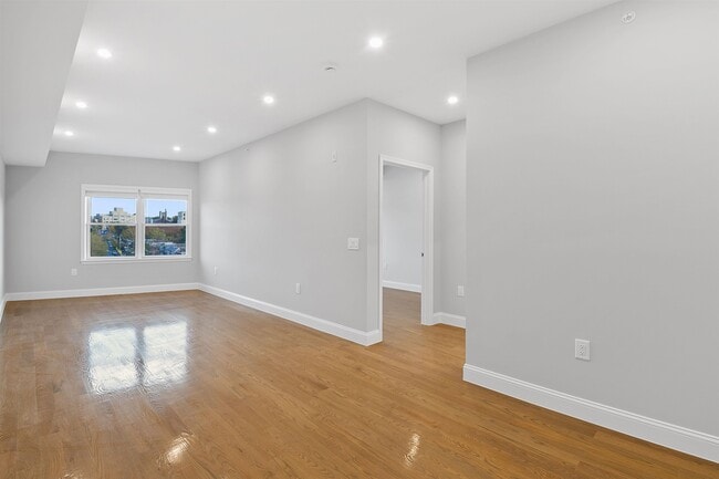 Building Photo - 311-315-315 West Side Ave