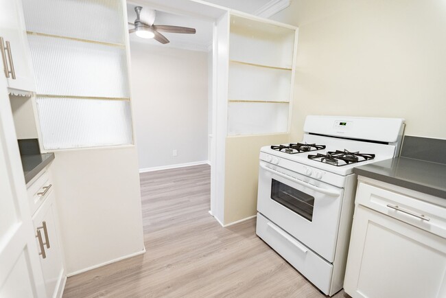 Interior Photo - 611 Levering Ave