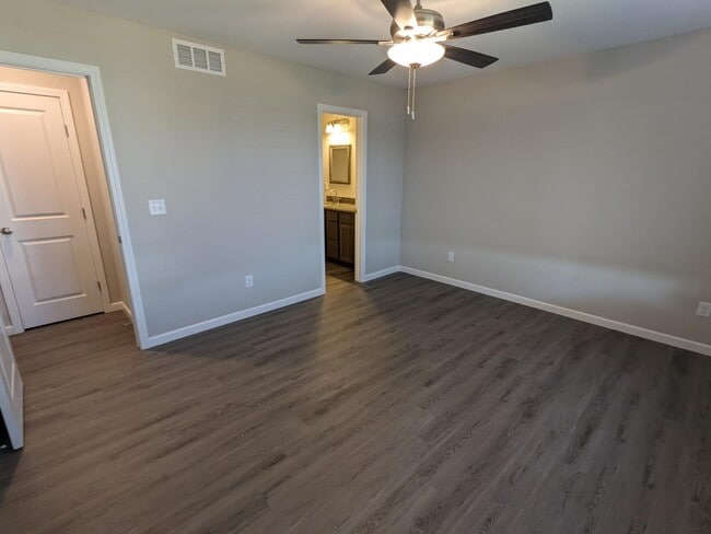 Building Photo - 5277 N Toben Ct