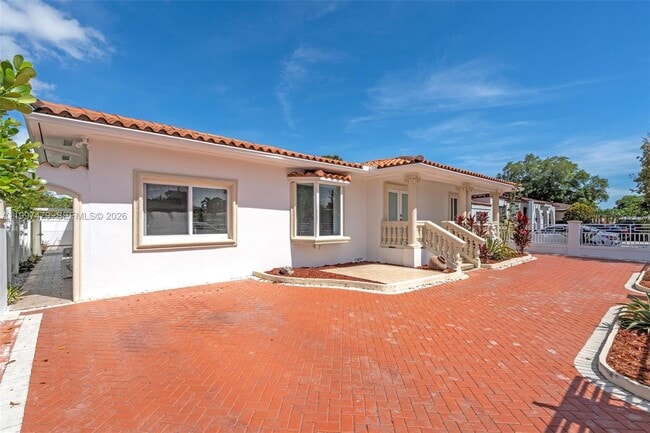 Building Photo - 201 SW 51st Ct