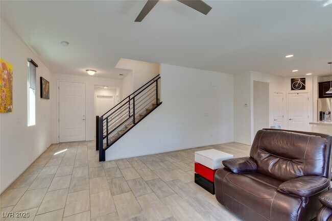 Building Photo - 440 Trevinca St