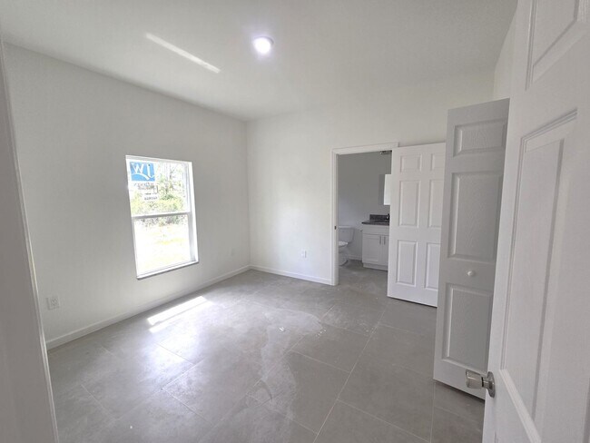 Building Photo - Brand New 2/2/1-South Lehigh Acres
