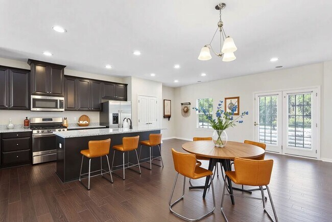 Building Photo - BEAUTIFULLY RENOVATED TOWNHOME IN MECHANICSVILLE