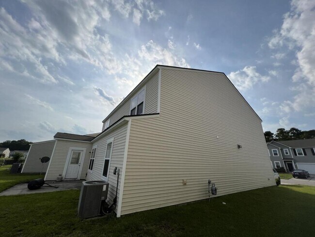Building Photo - 2750 Eton St