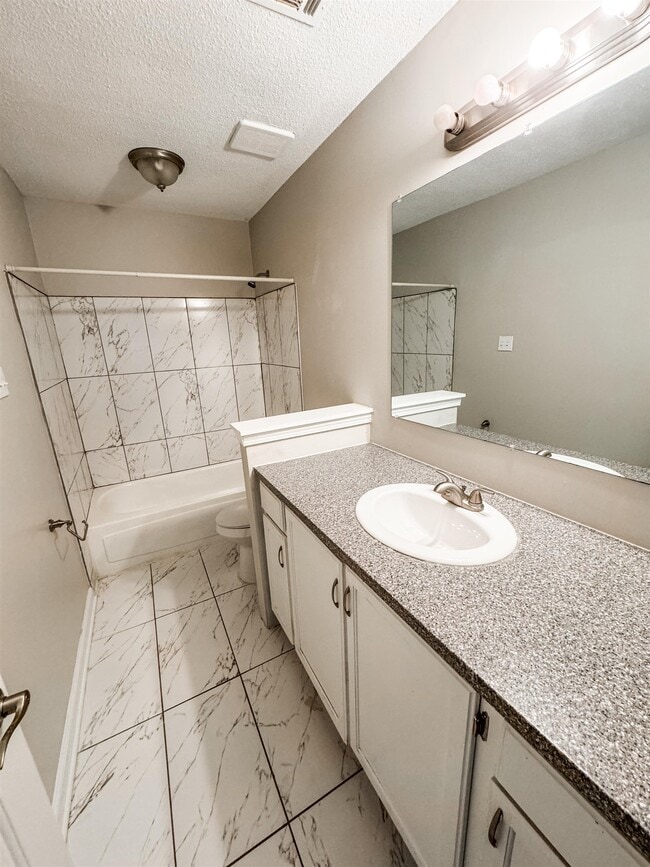 Building Photo - 3945 Windyke Dr