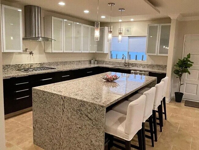 Building Photo - 5354 Lindley Ave