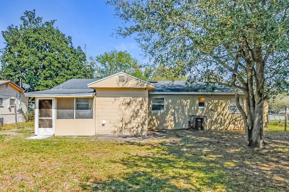 Building Photo - 5664 Minocqua St