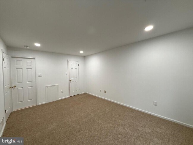 Building Photo - 1512 Foxmeadow Cir