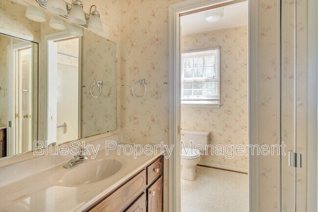 Building Photo - 1012 Huntwood Ln