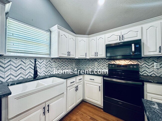 Building Photo - Overland Park Raised Ranch, Primary Suite ...