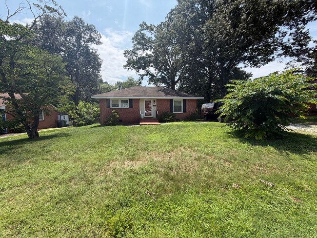 Building Photo - Charming 2 Bedroom Home with Spacious Yard in Henrico!