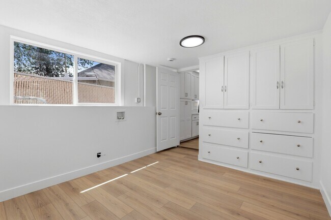 Building Photo - 823 S 1000 E