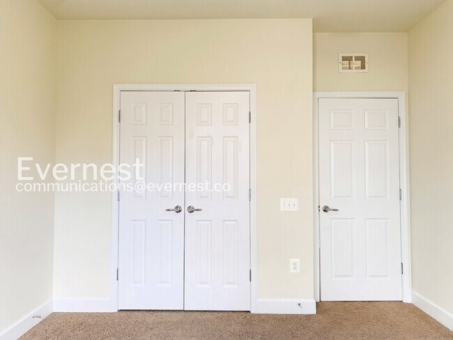 Building Photo - 2336 Brookmoor Ln