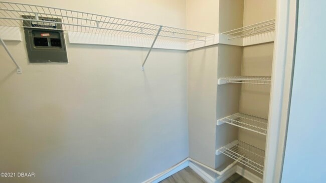 Building Photo - 914 N Wild Olive Ave