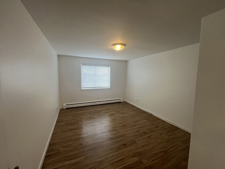 Building Photo - 5680 N Elston Ave