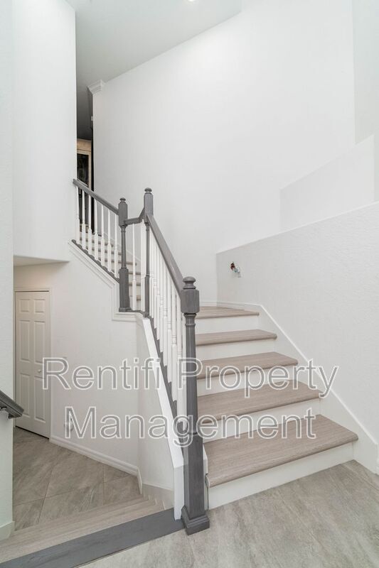 Building Photo - 12035 Hawthorn Lake Dr