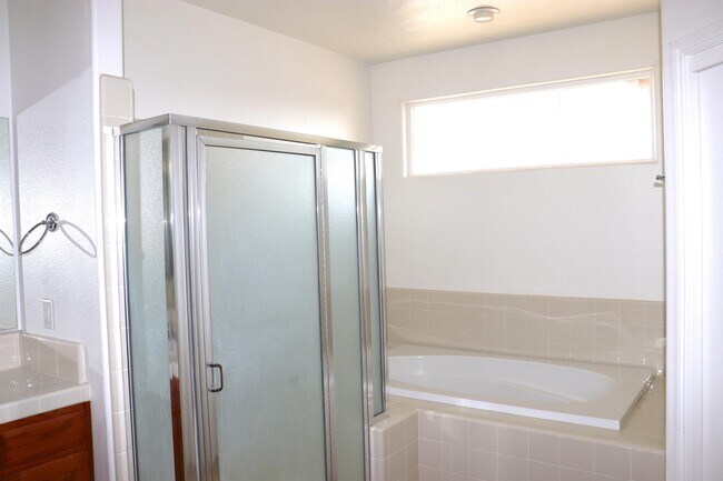 Building Photo - 2346 E Early Ave