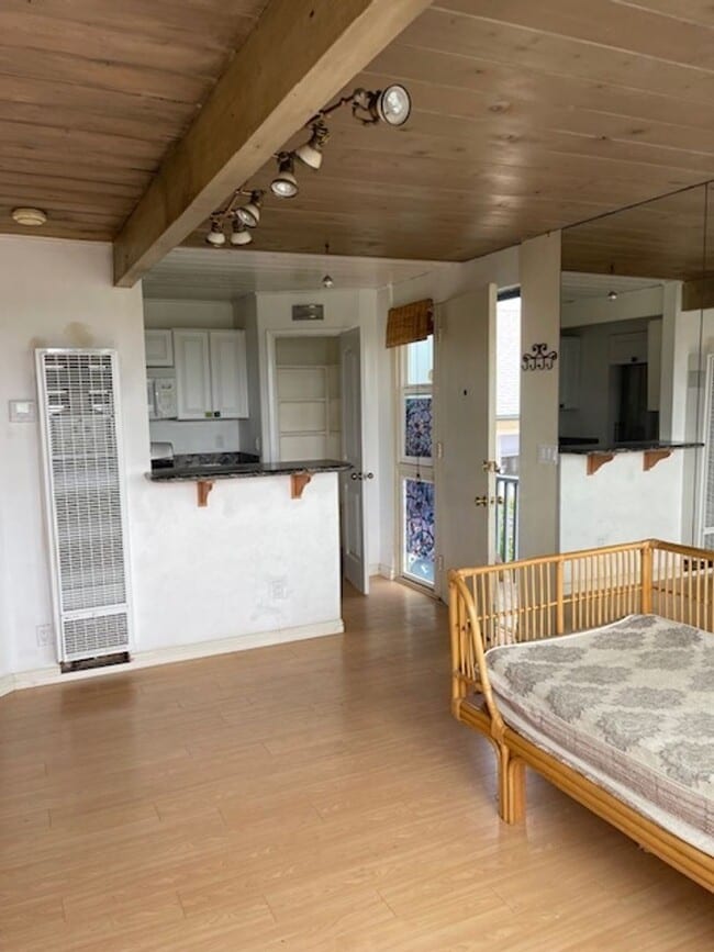 Building Photo - 1 bedroom at the beach