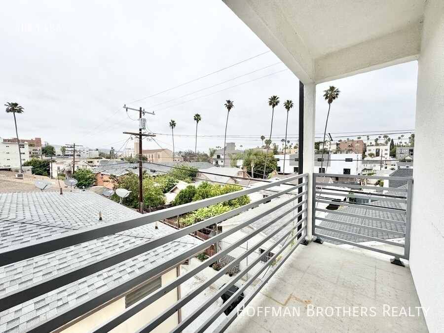 Building Photo - 156 N Mariposa Ave
