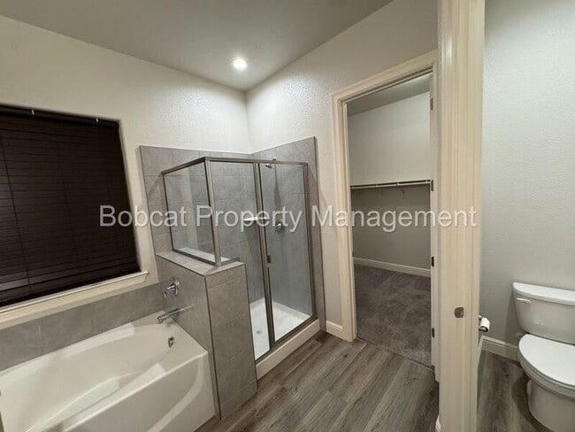 Building Photo - 925 Cranfield Ct