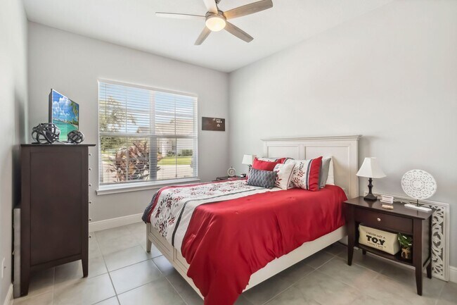 Building Photo - For Rent: Immaculate 3 Bed, 3 Bath + Flex ...