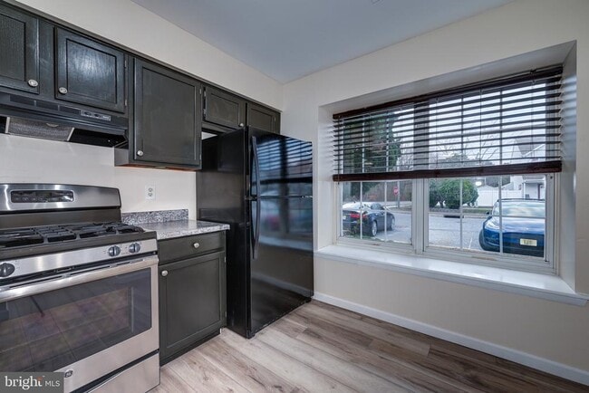 Building Photo - 5 Ford Ln