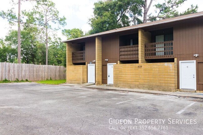 Building Photo - 717 SW 68th Terrace