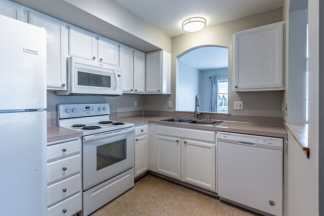 Building Photo - Wonderful Townhome in Browns Point with VIEWS!