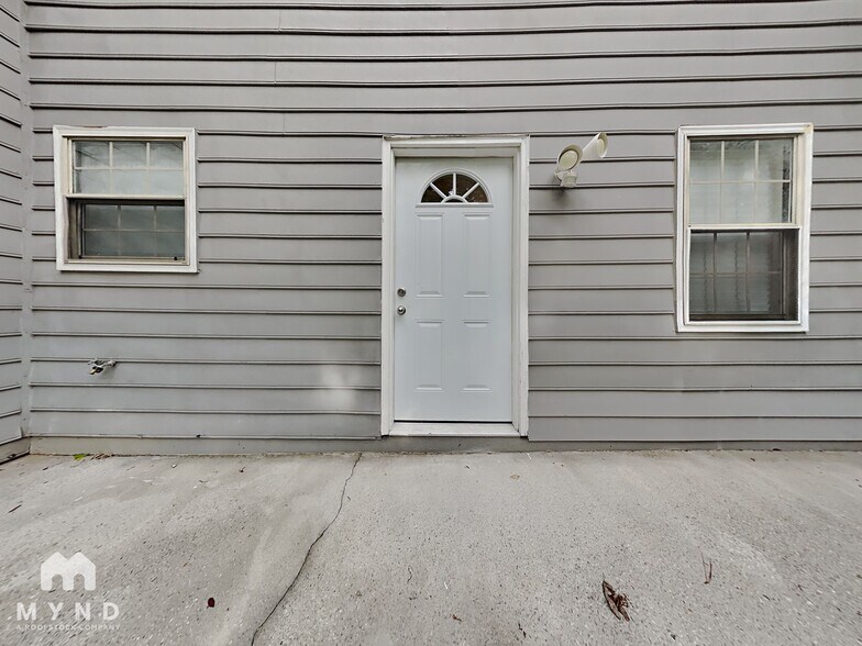 Building Photo - 4560 Coopers Creek Pl SE