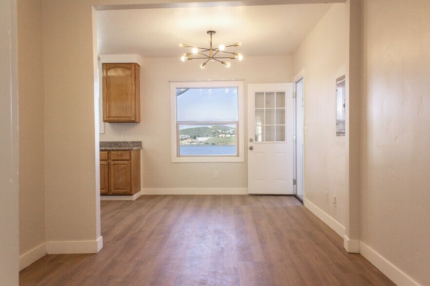 Building Photo - 352 Winslow St