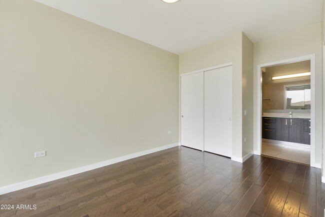 Building Photo - 7120 E Kierland Blvd