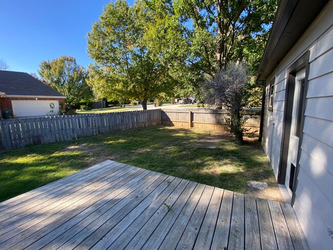Building Photo - Charming Updated Mid-Century in Fayettevil...
