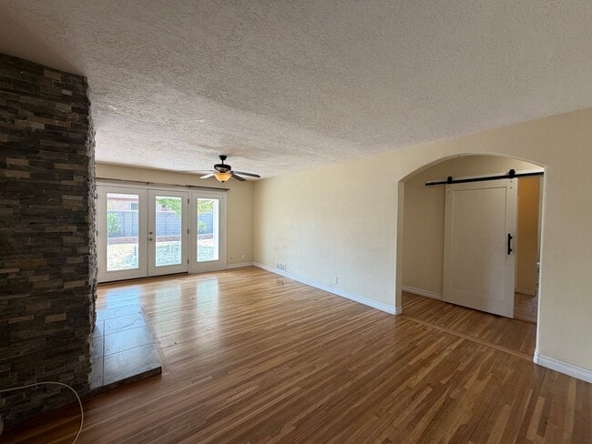 Building Photo - Spacious 4 Bedroom 2 Bathroom Home In The NE Heights!