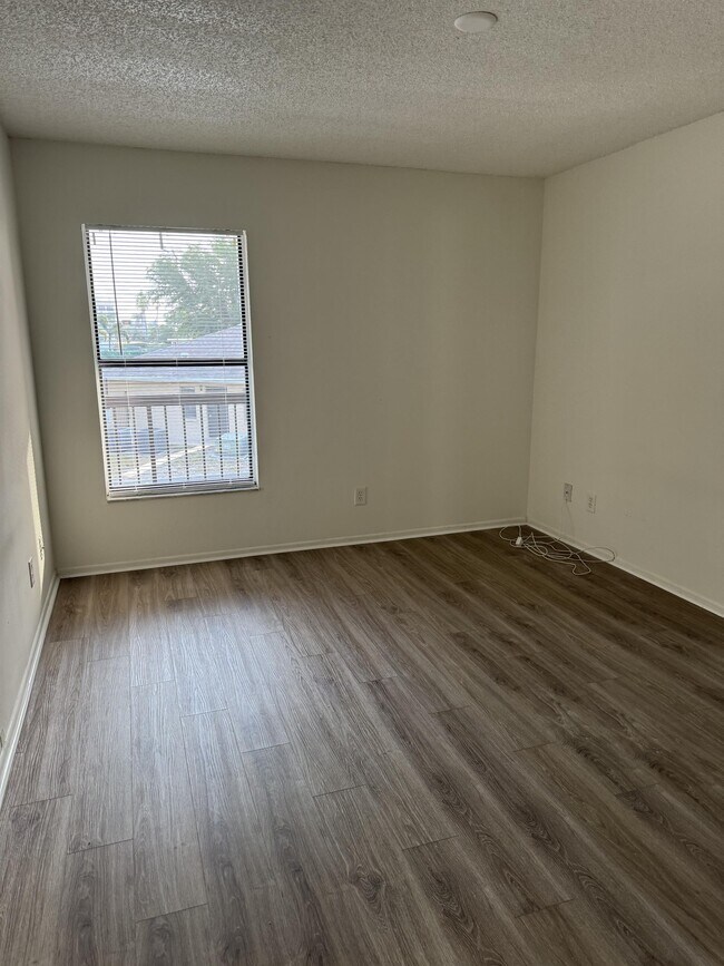 Building Photo - 5321 Summerlin Rd