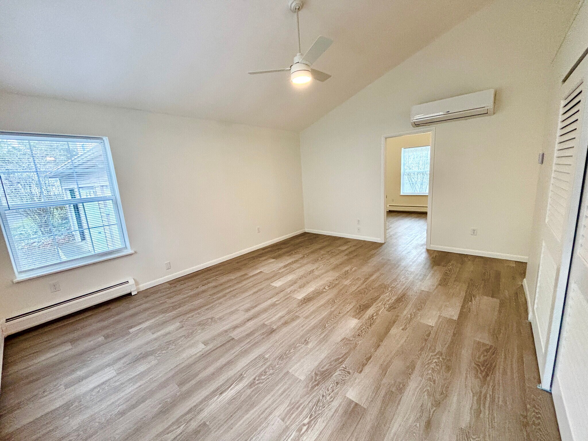 Building Photo - 402 Warren Rd