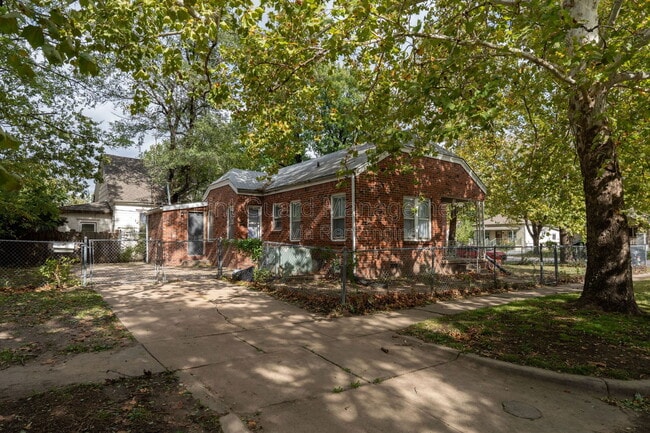 Building Photo - 102 W Zimmerly St