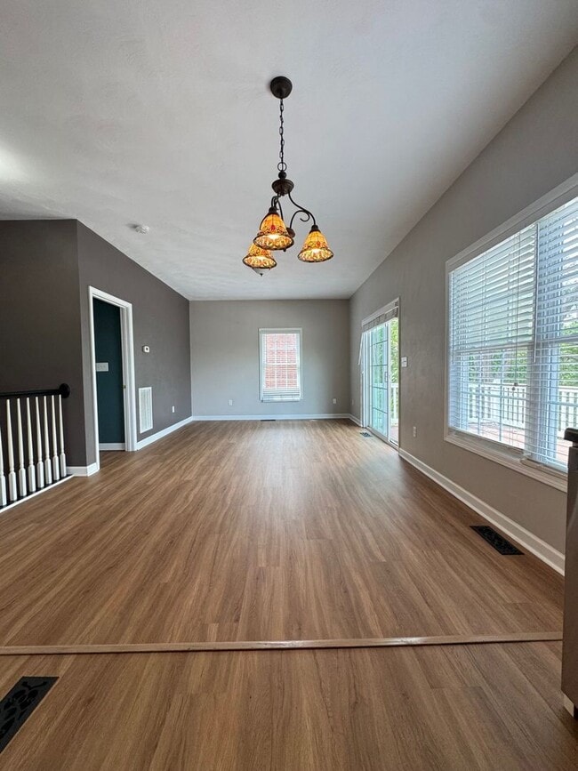Building Photo - Updated and Spacious 3BR 2Bath House for rent