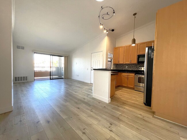 Building Photo - AVAILABLE NOW! 2 Bed 2 Bath Condo in Bermu...