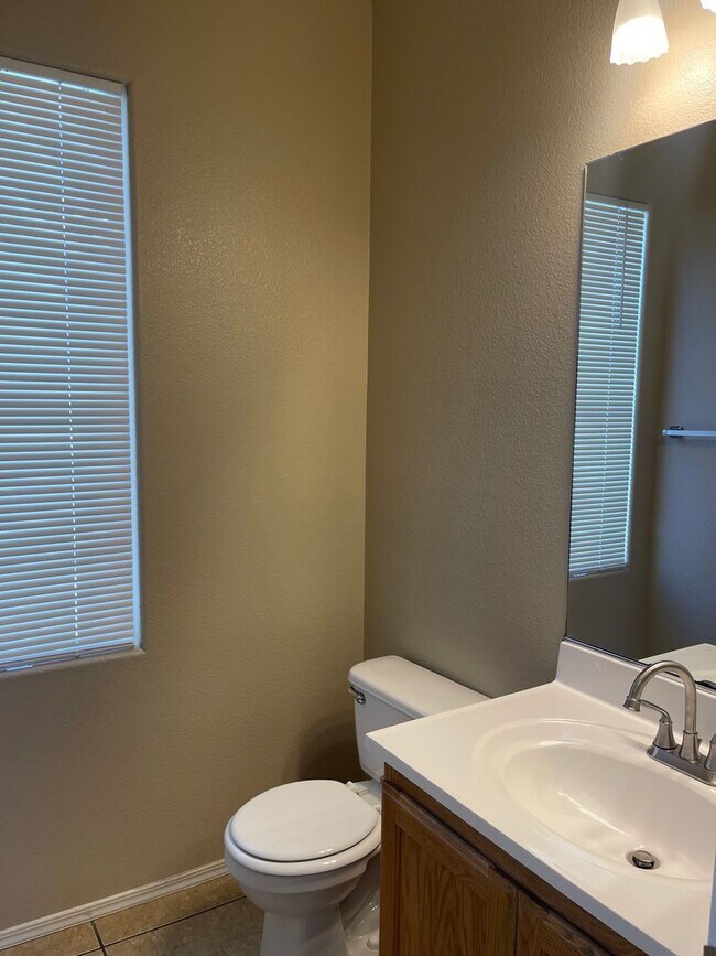 Building Photo - 4348 Santa Clarita Ave