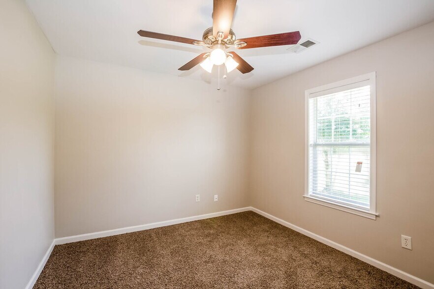 Building Photo - 6906 Greyhawk Cove N