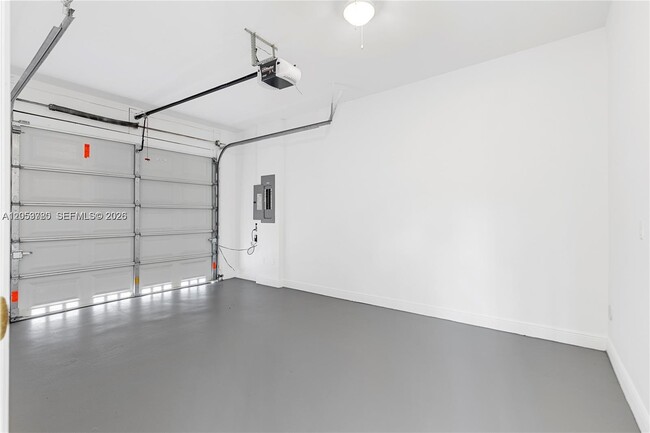 Building Photo - 4023 SW 10th St